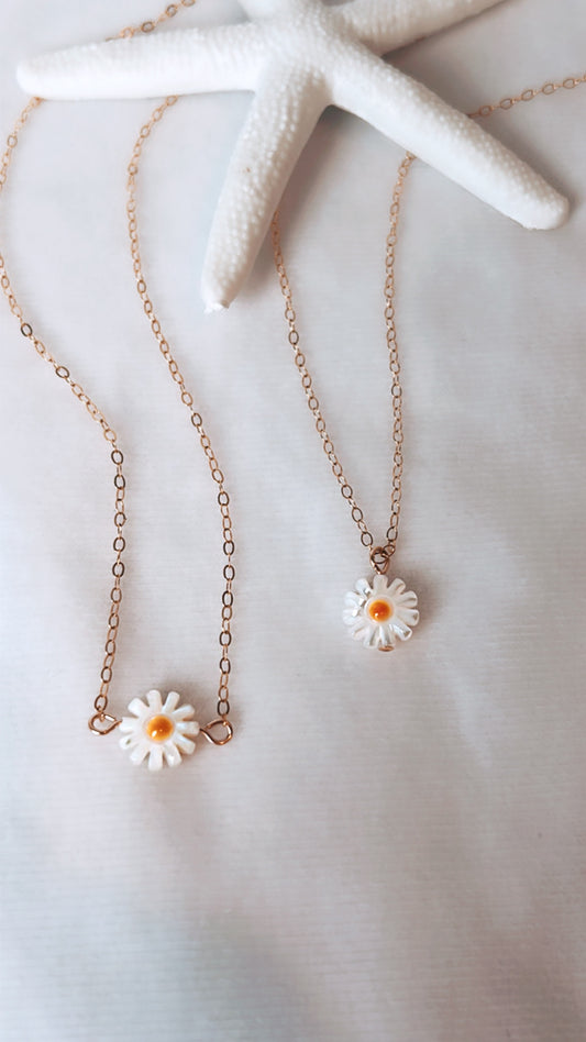 Mother Of Pearl Daisy Necklace