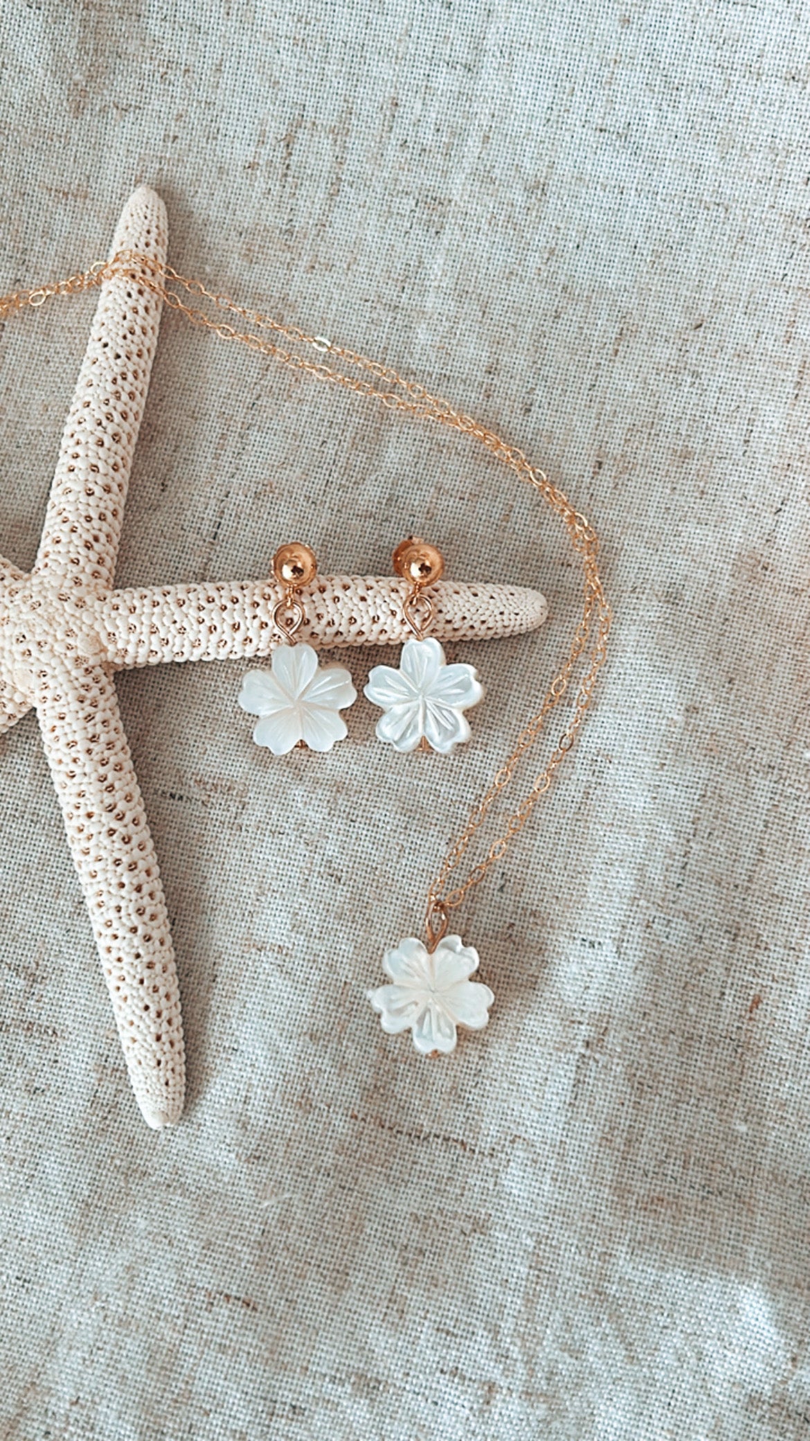 Mother of Pearl Hibiscus Necklace