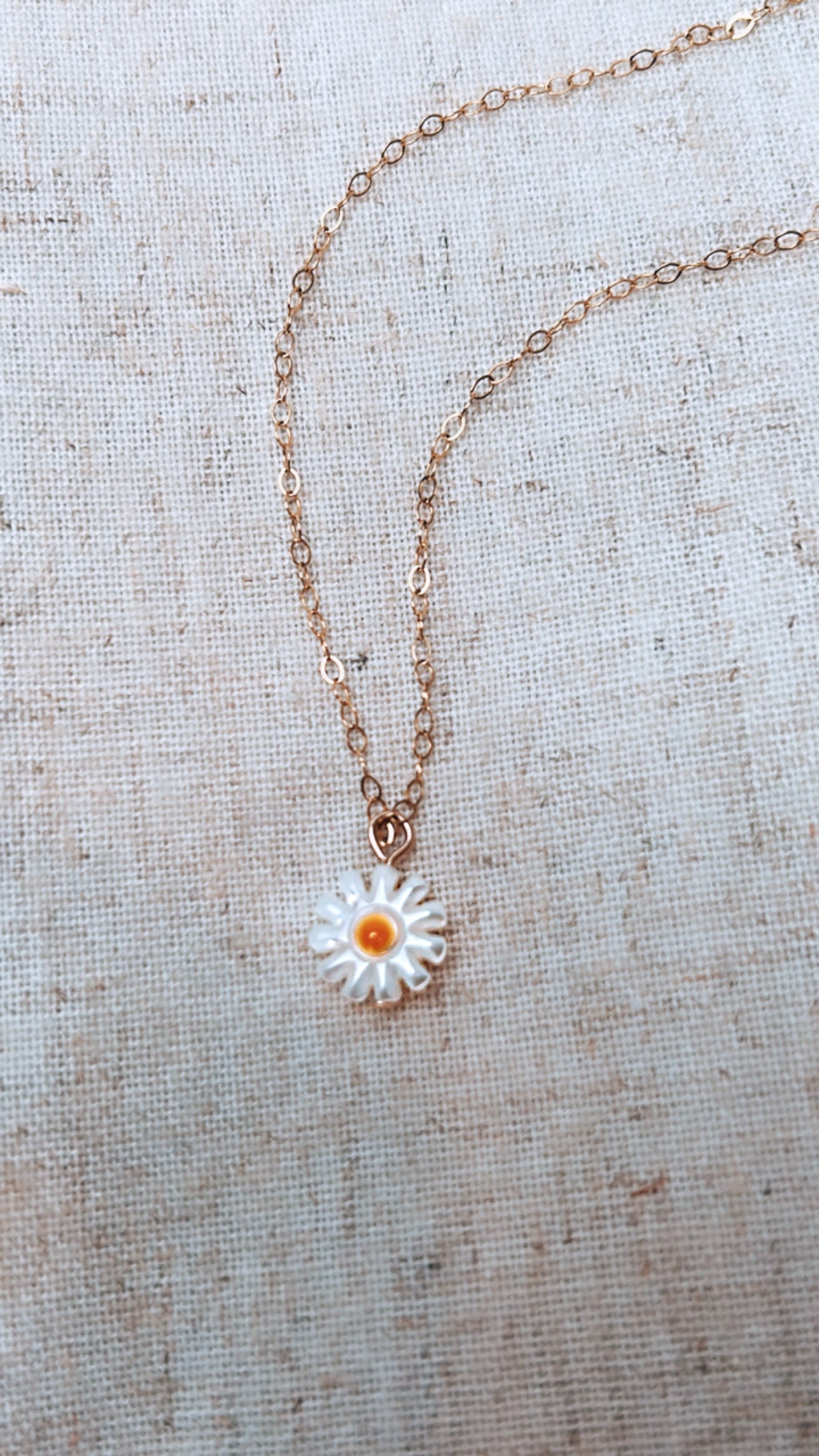 Mother Of Pearl Daisy Necklace