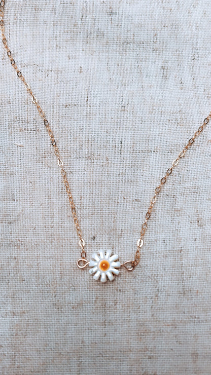 Mother Of Pearl Daisy Necklace