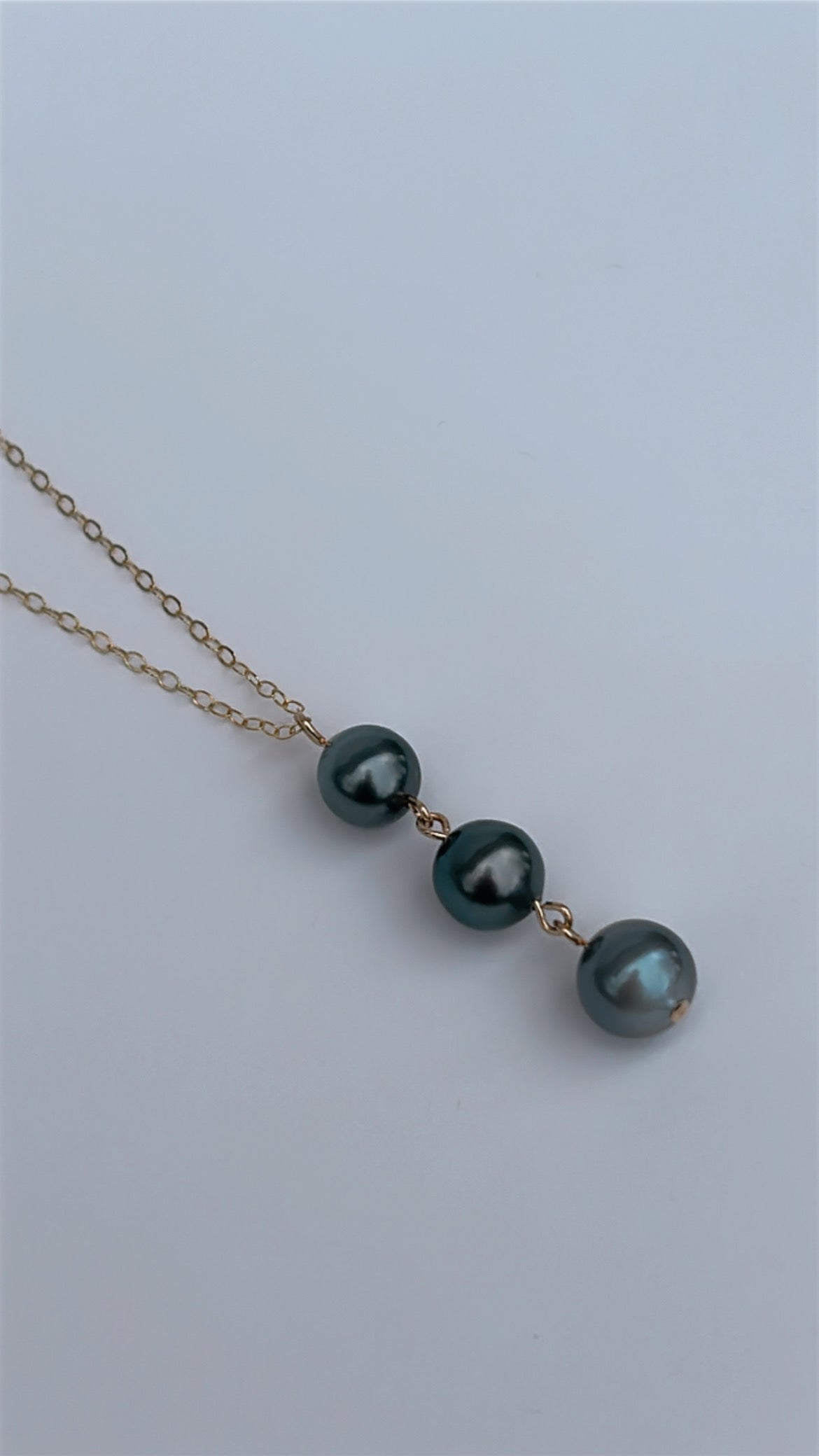 Coastal Trio Necklace (Tahitian Black Pearl)