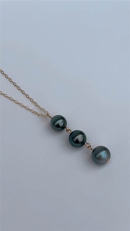 Coastal Trio Necklace (Tahitian Black Pearl)