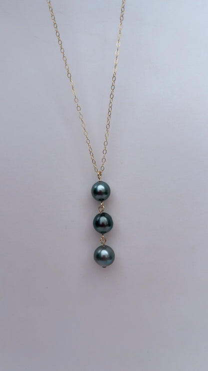 Coastal Trio Necklace (Tahitian Black Pearl)