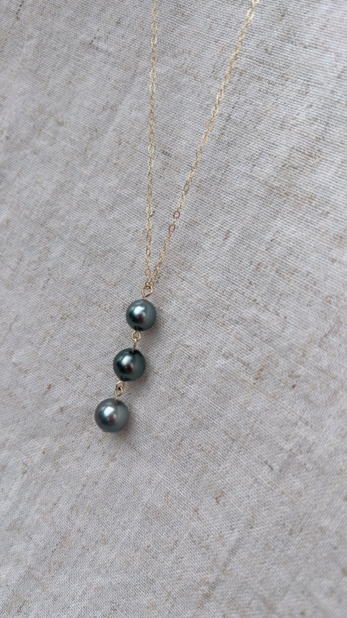 Coastal Trio Necklace (Tahitian Black Pearl)