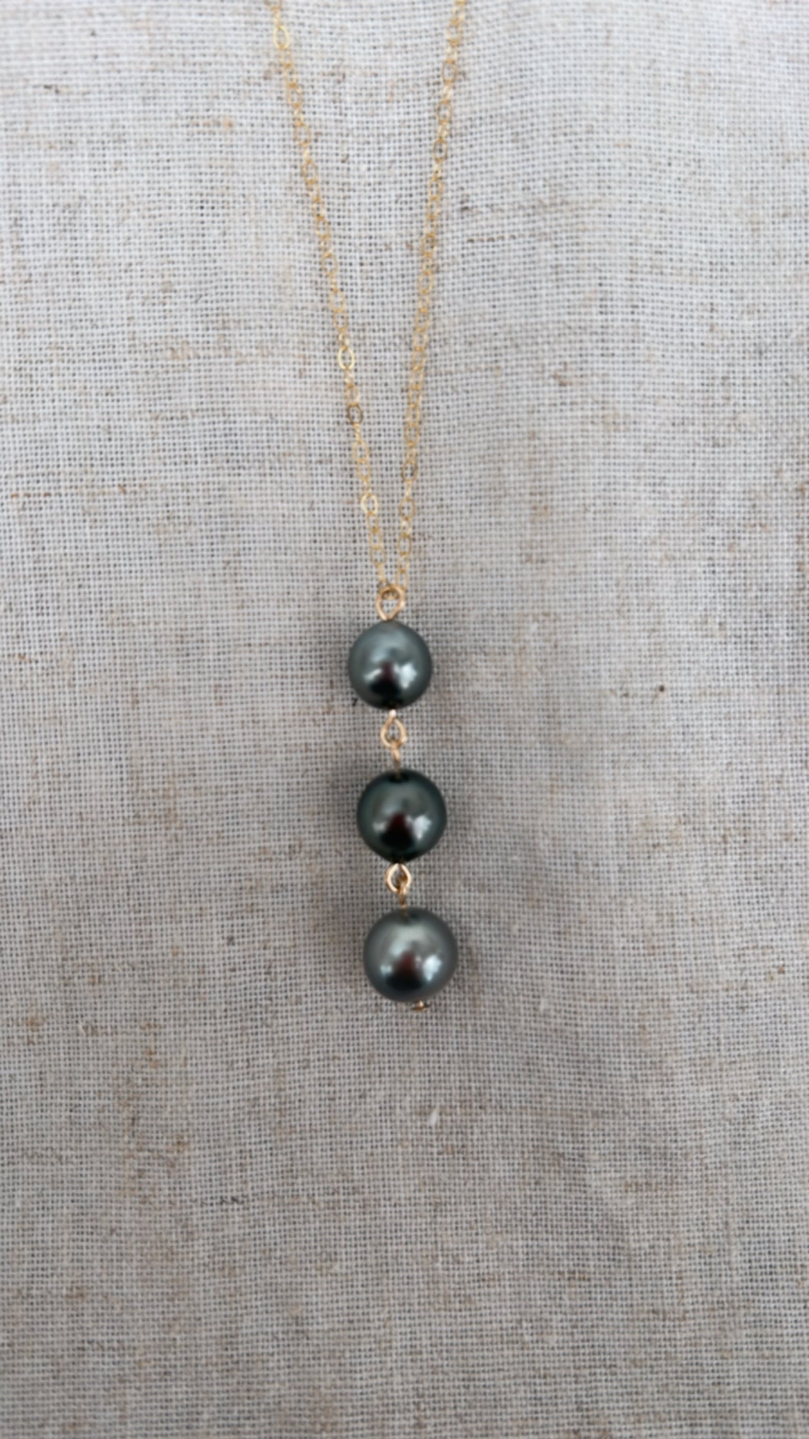 Coastal Trio Necklace (Tahitian Black Pearl)