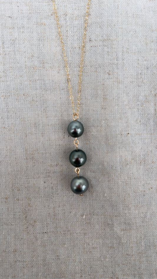 Coastal Trio Necklace (Tahitian Black Pearl)