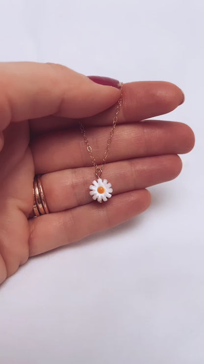 Mother Of Pearl Daisy Necklace